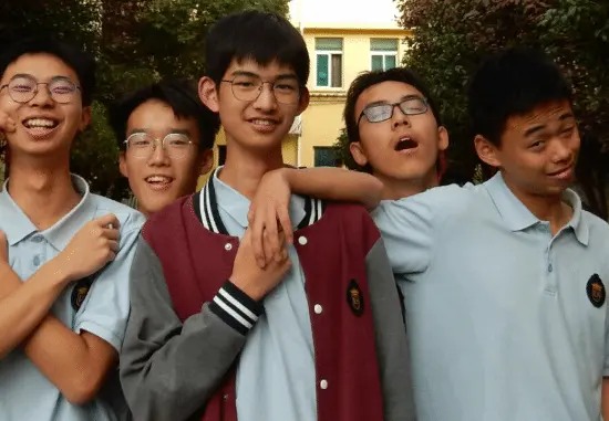 Game Over! I’m Surrounded by Male Classmates apologizes for deleting its synopsis
