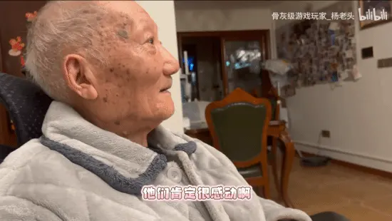 91-year-old grandpa fills pages with Assassin’s Creed notes; harder than beating the game is perseverance