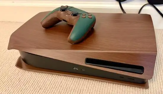 "PS5" Wood Grain Mod Goes Viral – High Risk but Still Irresistible?
