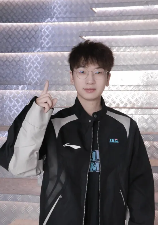 *League of Legends* player 957 takes the esports staffing exam — this is way too real