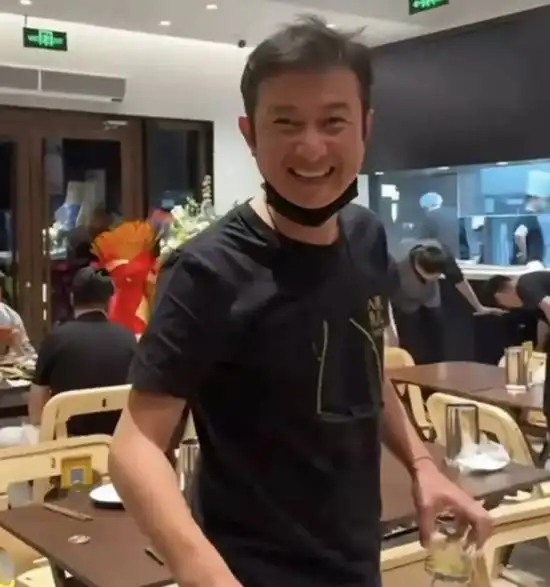 《周一见》又上热搜 文章面馆闭店真任性？