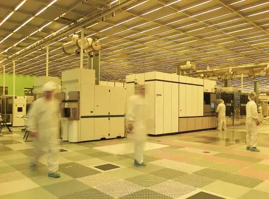 A New Chapter in *Chip War*! ASML Starts with €8.8 Billion