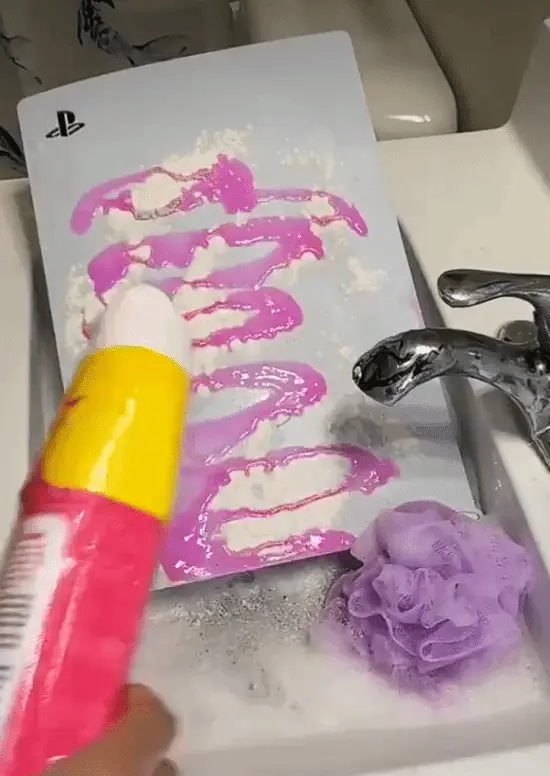 "PS5" Goes Viral After Being Washed with Water, Leaving Netizens Calling It Too Brutal