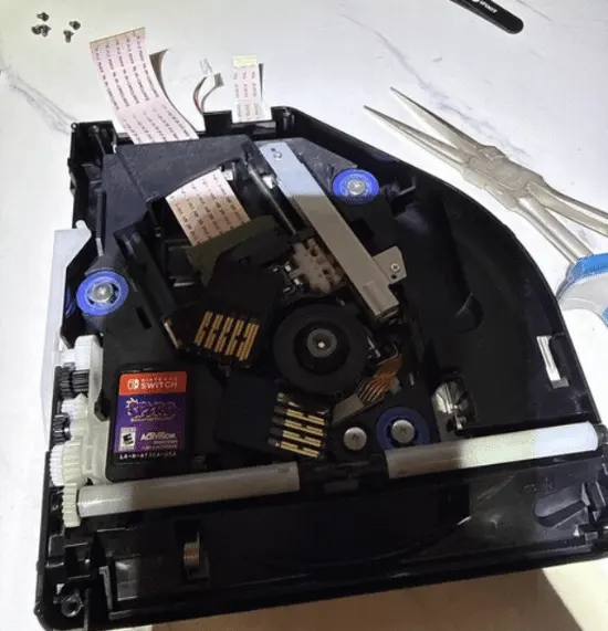 Luigi's Mansion 3 Somehow “Killed” a PS5 Disc Drive in a Switch Cartridge Stunt