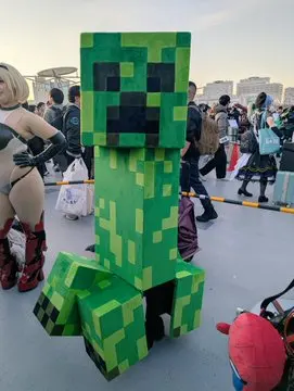 4 Million Views Have Players Stunned as Minecraft Creepers Seem to Come to Life