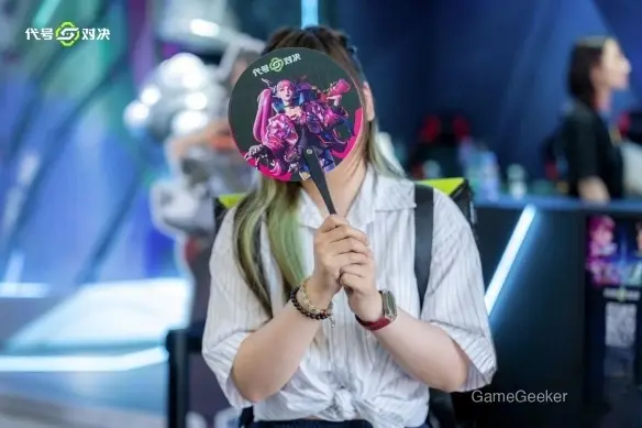 The event or product featured in the image is titled "Code Name: Duel," likely a game or competitive title, as indicated by the Chinese text on the fan and promotional materials.